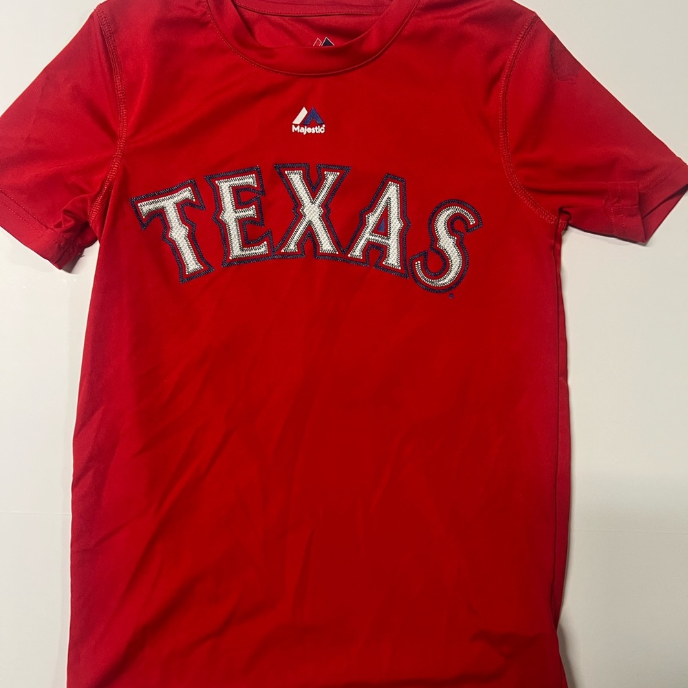 Texas Rangers Hamels size youth small. Majestic Vibrant Red Performance Top